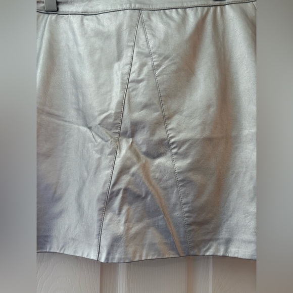 Bardot Revolve NWT metallic Alexis pu skirt silver size XL/12 - Picture 3 of 13